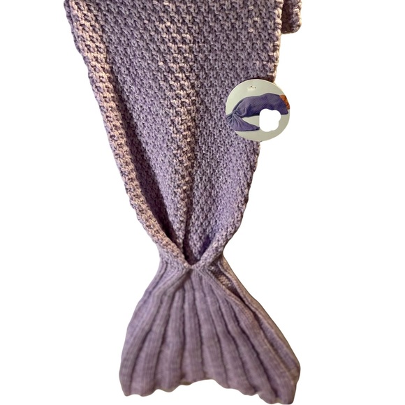 NWT| Knitted Mermaid Tail Blanket - Picture 2 of 3